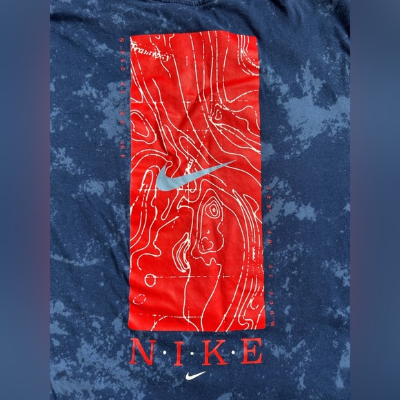 The Nike Tee in red, white and blue tie dye like pattern size medium - Picture 4 of 8